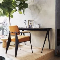 Compas Direction By Vitra 16 Compas Direction By Vitra -Home Furnishings Shop 2578535 FauteuildeDirectionCompasDirectionCorkStoolEamesHouseBird v fullbleed 1440x e5edcb4b 3e0a 4820 92d1 24a448559e6e