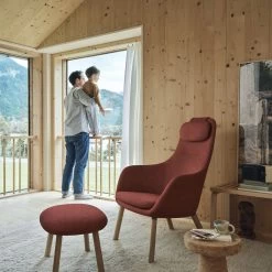 HAL Lounge Ottoman By Jasper Morrison For Vitra -Home Furnishings Shop 5565025 HALLoungeChairCorkFamilycosy2 chestnut v fullbleed 1440x 0d49ba21 7c76 4a58 b65a 3caea3845aa0